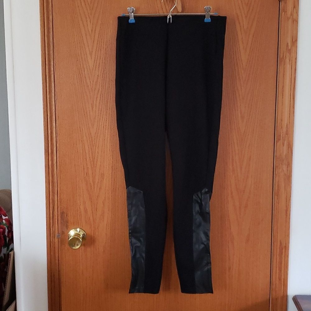 NWOT Old Navy Black Leggings with Faux Leather Accents on Legs Sz SP